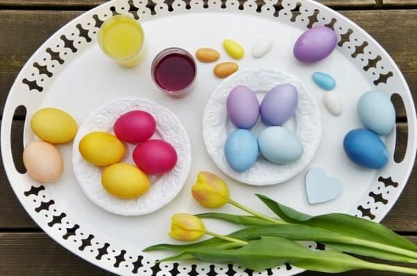 DIY natuurlijk gekleurde paaseieren DIY natuurlijk gekleurde paaseieren