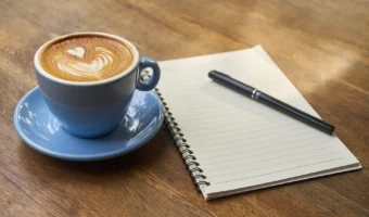 Koffie en notitieboek
